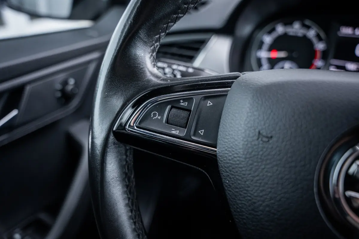 1.0 TSI Business Edition | Airco (automatisch) | Lichtmetalen velgen 16" | Metaalkleur