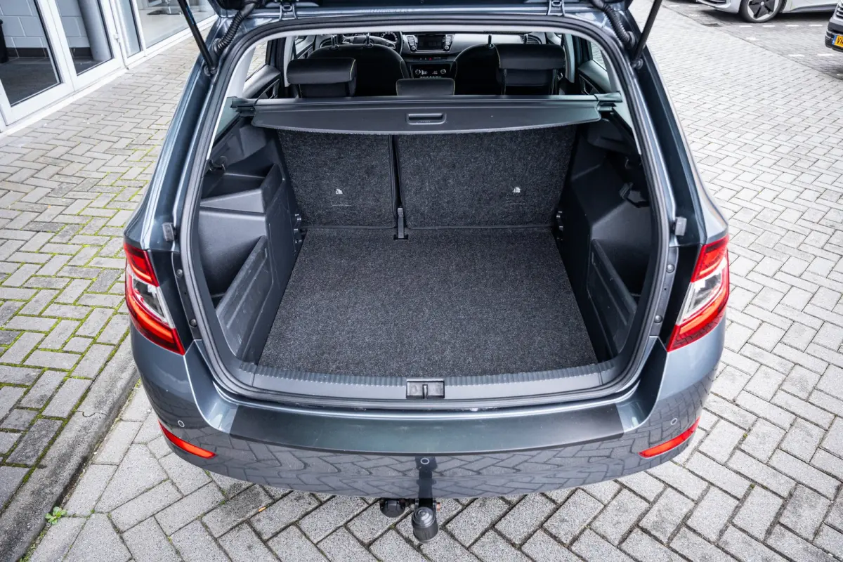 1.0 TSI Business Edition | Airco (automatisch) | Lichtmetalen velgen 16" | Metaalkleur
