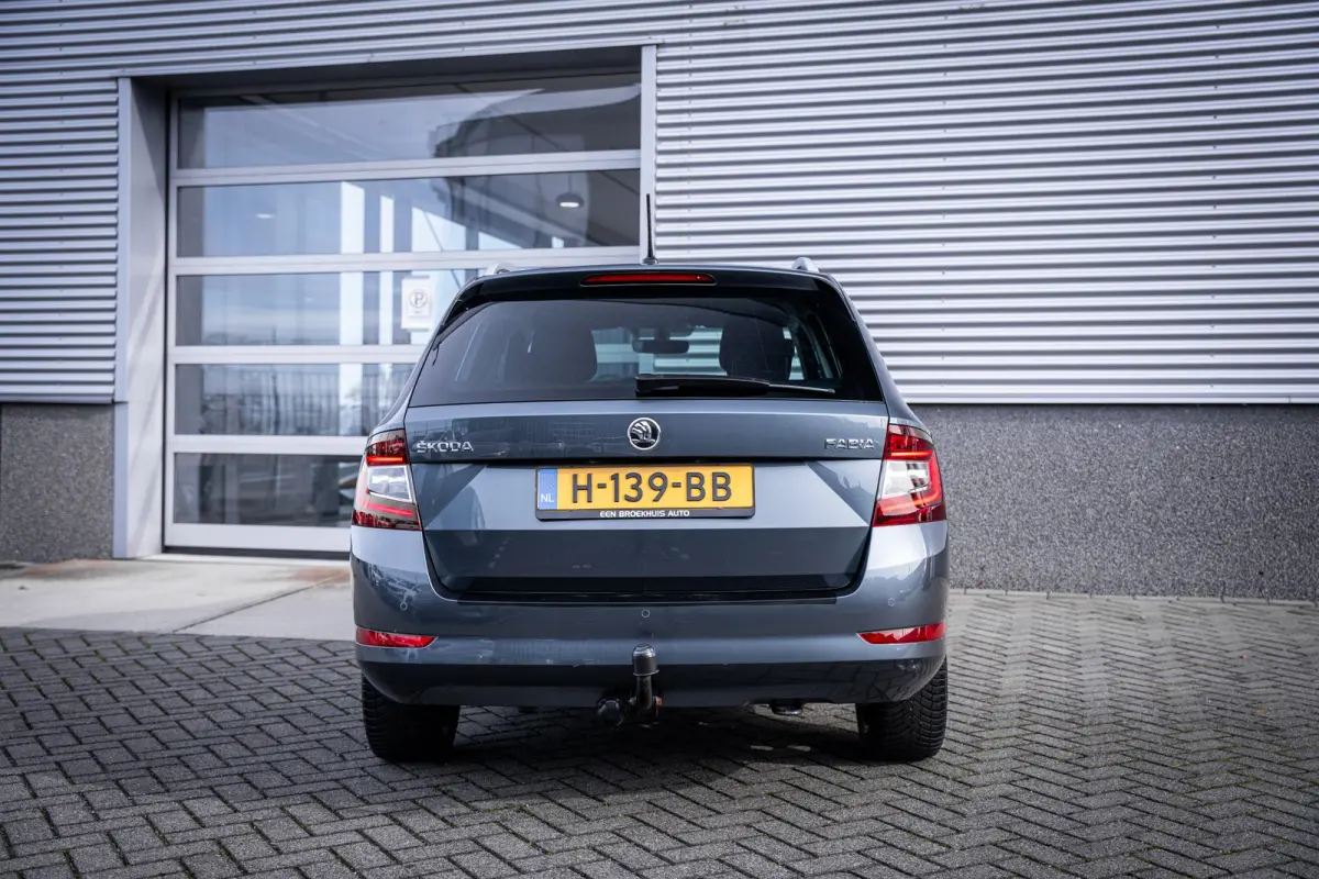 1.0 TSI Business Edition | Airco (automatisch) | Lichtmetalen velgen 16" | Metaalkleur