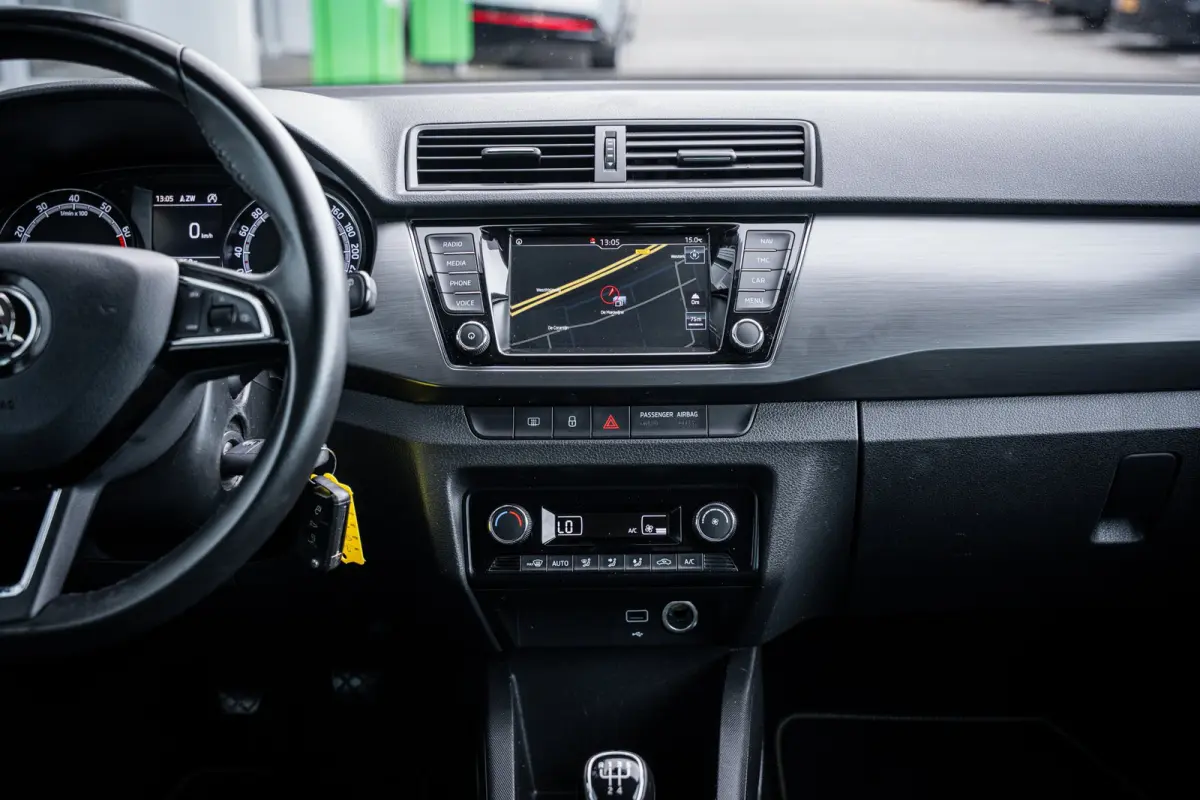 1.0 TSI Business Edition | Airco (automatisch) | Lichtmetalen velgen 16" | Metaalkleur