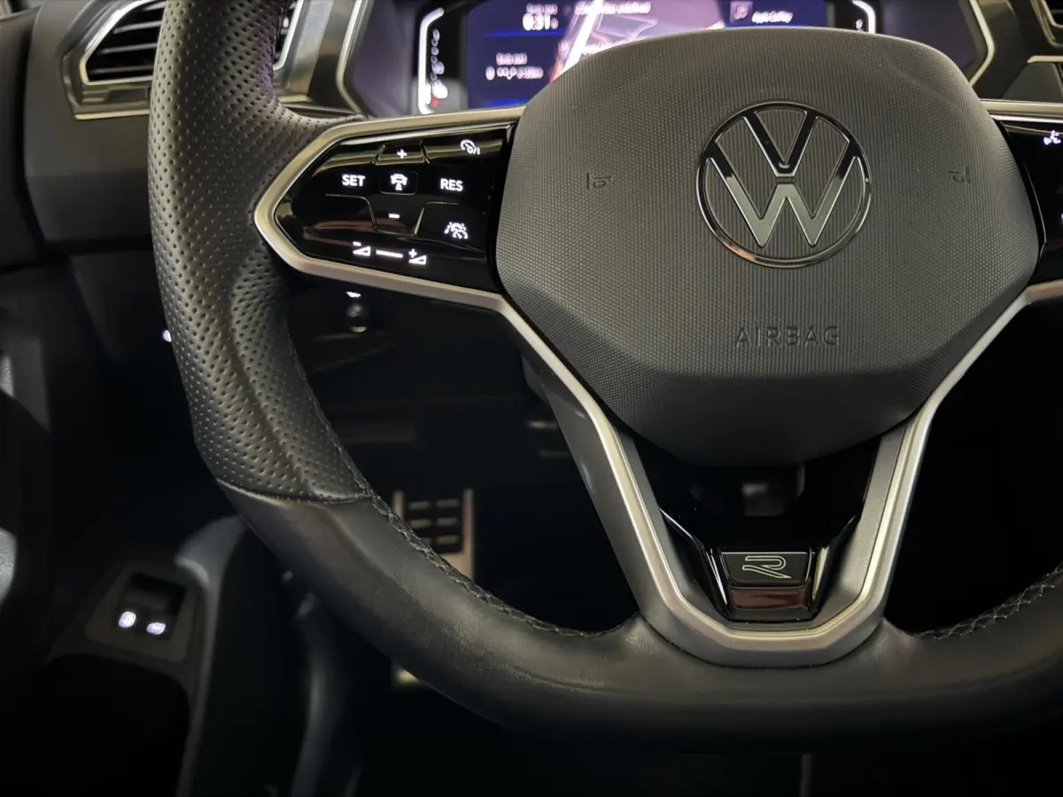 1.4 TSI eHybrid R-Line Black Style Pano HUD 360º Carplay