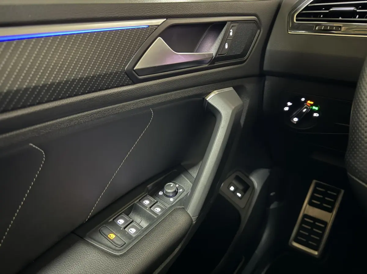 1.4 TSI eHybrid R-Line Black Style Pano HUD 360º Carplay