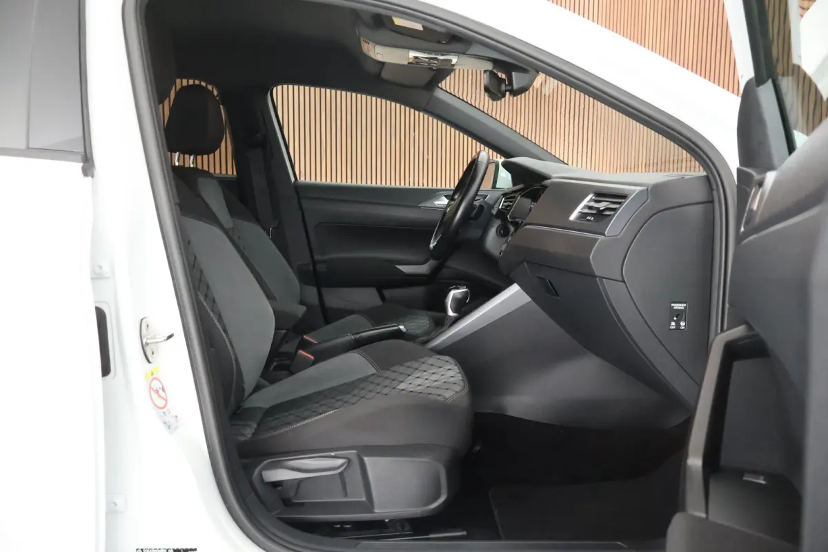 1.0 TSI 110pk DSG R-Line Camera Stoelverwarming Keyless Navigatie Adaptive cruise Carplay