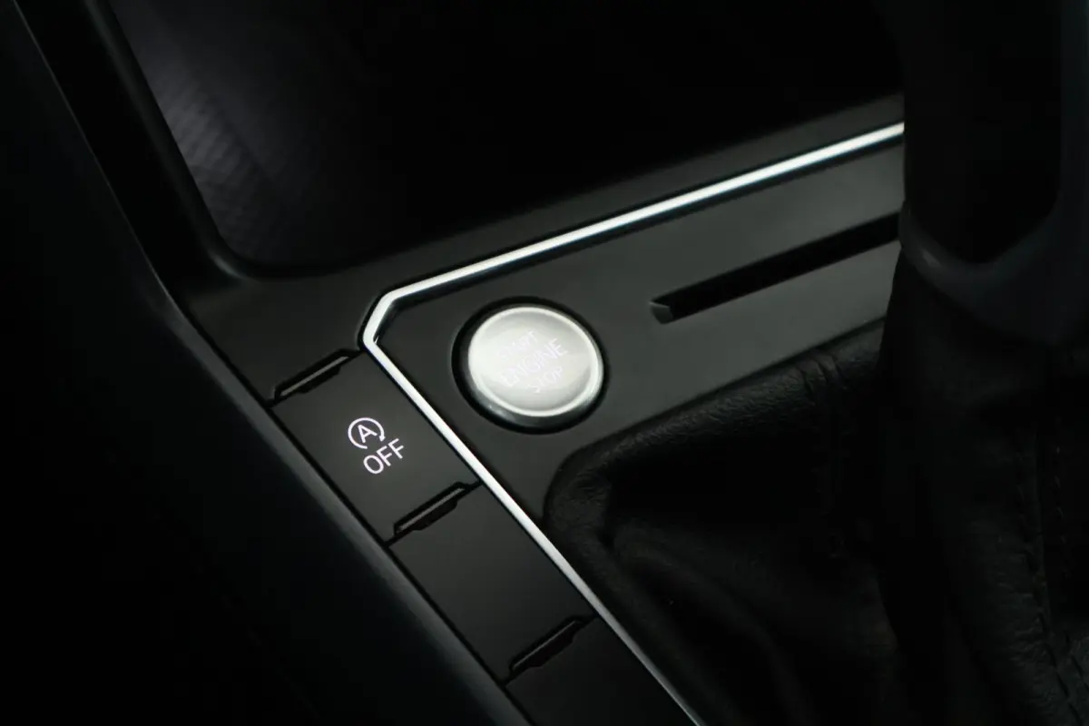1.0 TSI 110pk DSG R-Line Camera Stoelverwarming Keyless Navigatie Adaptive cruise Carplay