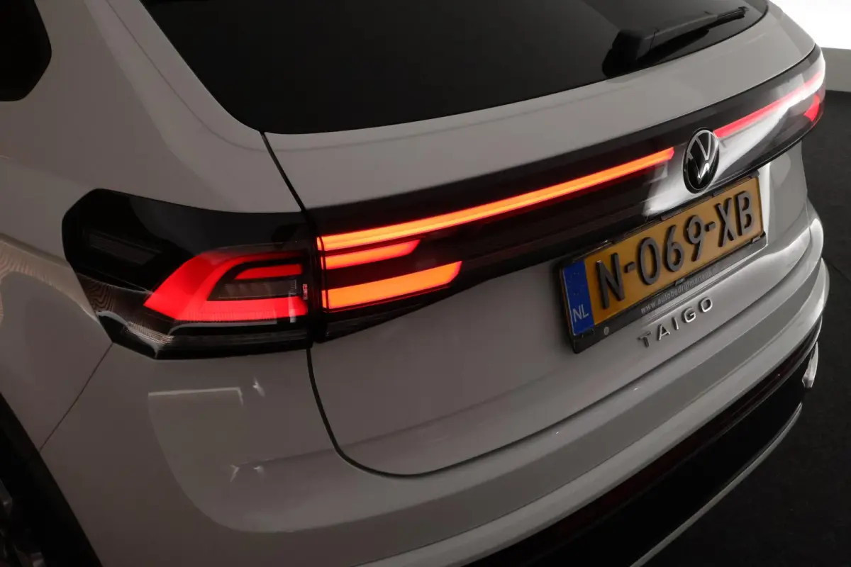 1.0 TSI 110pk DSG R-Line Camera Stoelverwarming Keyless Navigatie Adaptive cruise Carplay