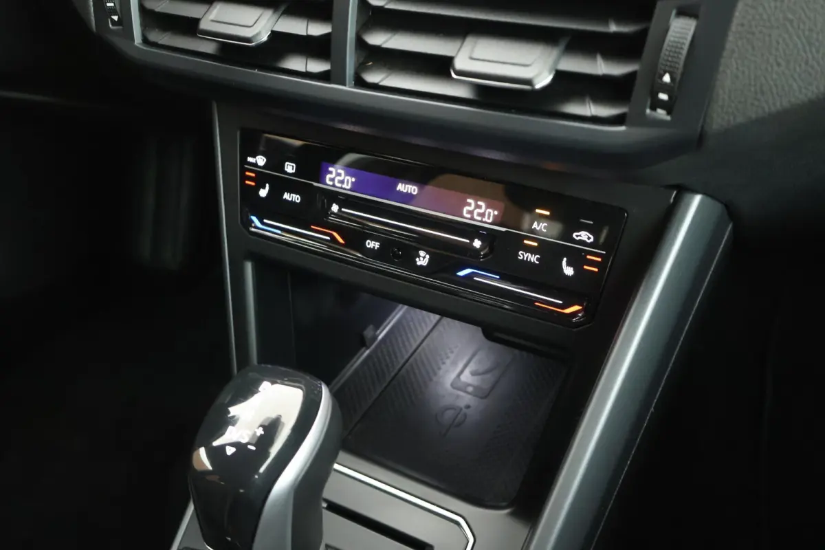 1.0 TSI 110pk DSG R-Line Camera Stoelverwarming Keyless Navigatie Adaptive cruise Carplay