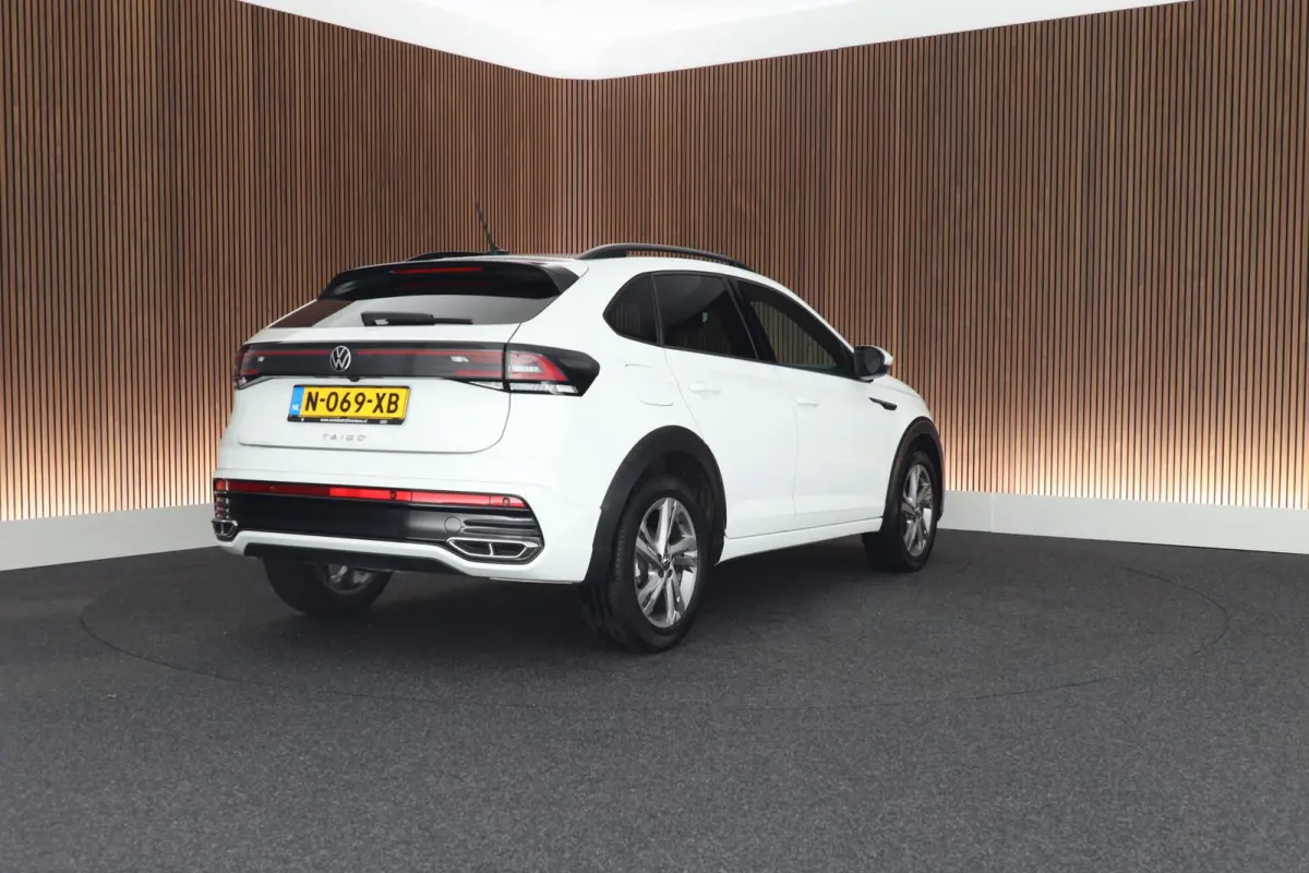 1.0 TSI 110pk DSG R-Line Camera Stoelverwarming Keyless Navigatie Adaptive cruise Carplay