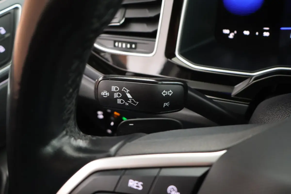 1.0 TSI 110pk DSG R-Line Camera Stoelverwarming Keyless Navigatie Adaptive cruise Carplay