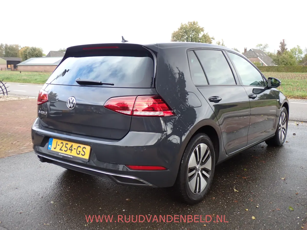 E-DITION 89%SOH // WARMTEPOMP !! CARPLAY / ACC / NAVIGATIE /