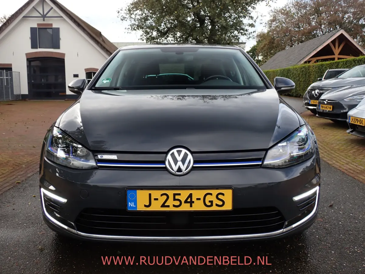 E-DITION 89%SOH // WARMTEPOMP !! CARPLAY / ACC / NAVIGATIE /