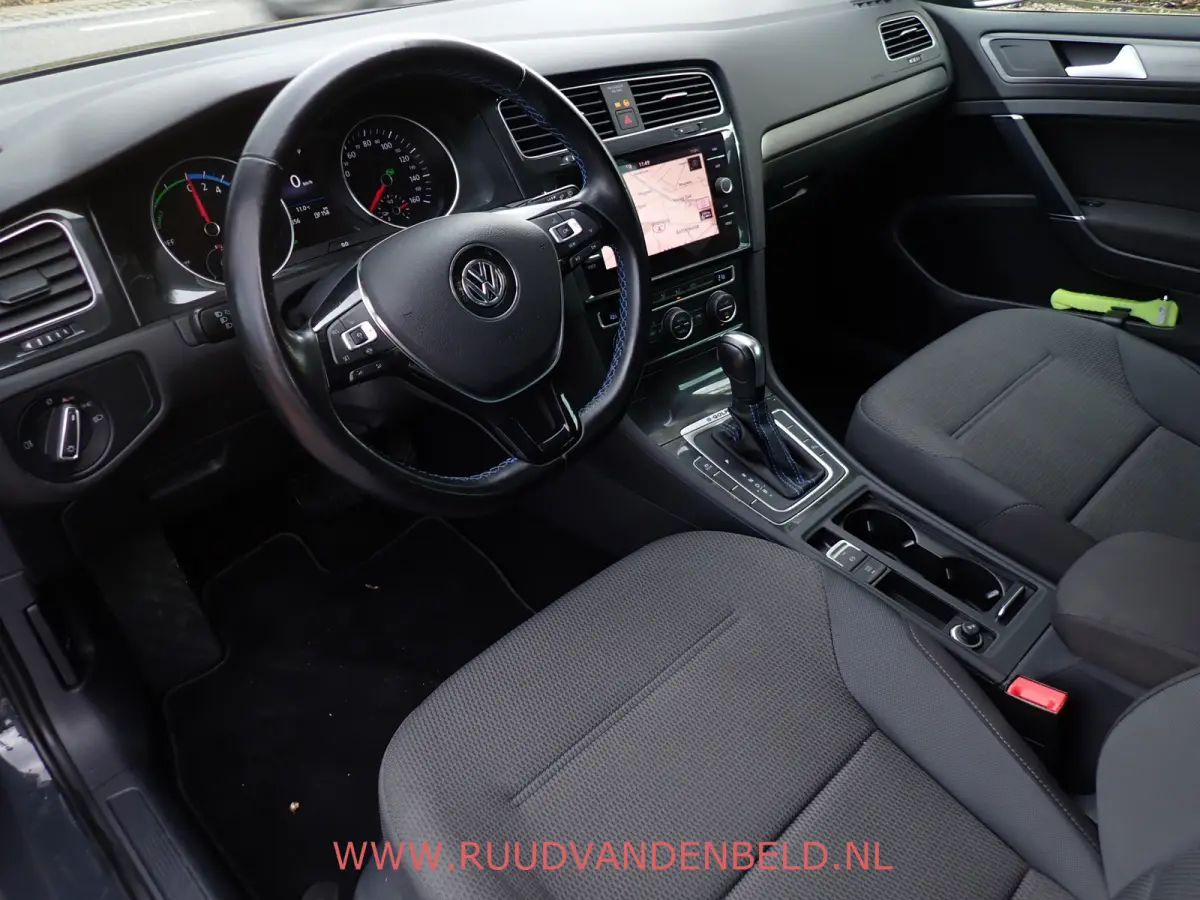 E-DITION 89%SOH // WARMTEPOMP !! CARPLAY / ACC / NAVIGATIE /