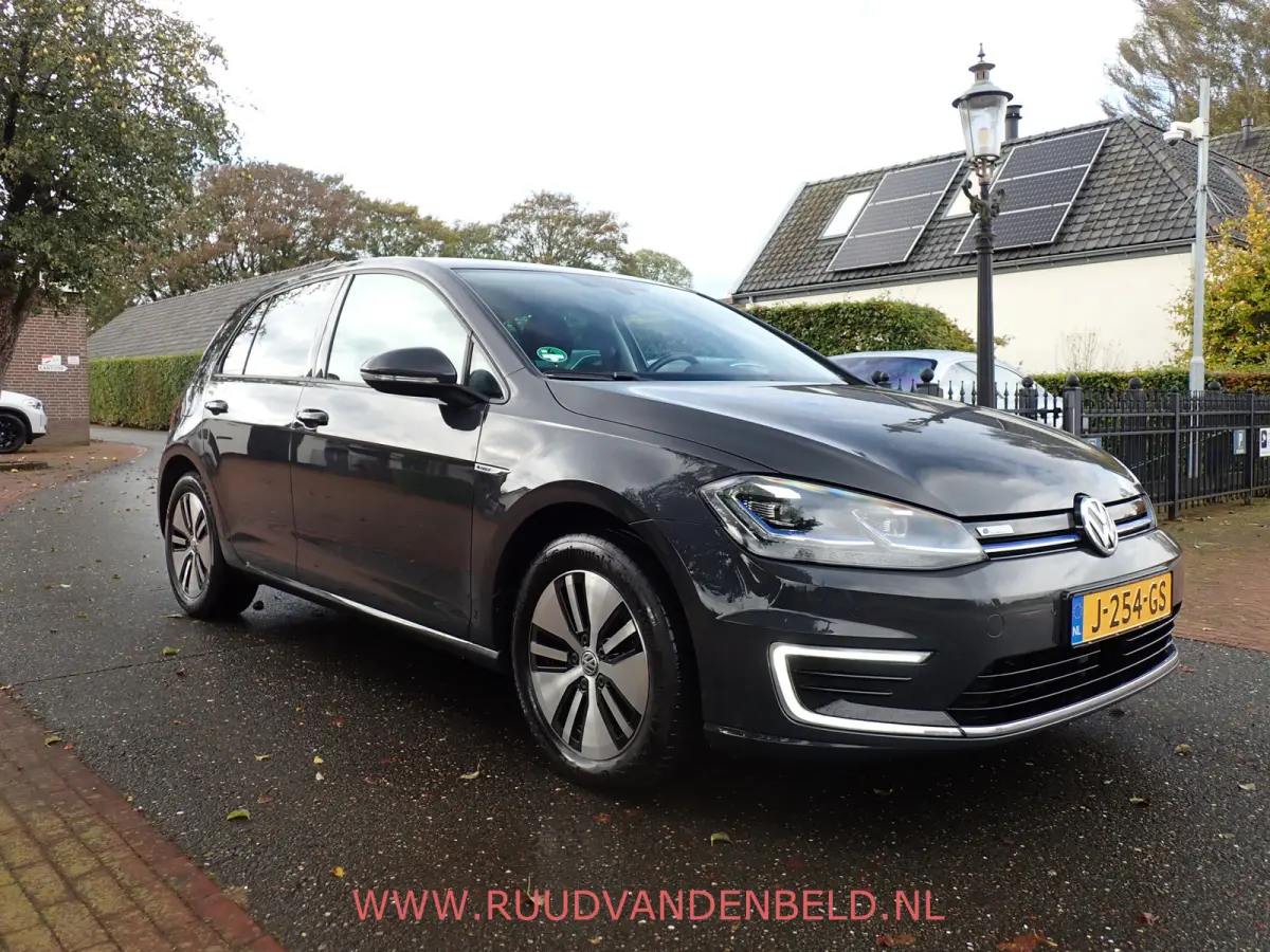 E-DITION 89%SOH // WARMTEPOMP !! CARPLAY / ACC / NAVIGATIE /