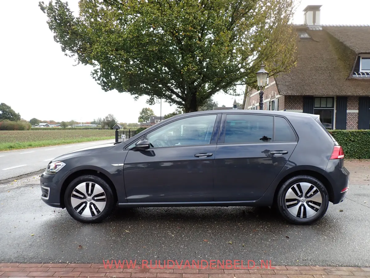E-DITION 89%SOH // WARMTEPOMP !! CARPLAY / ACC / NAVIGATIE /