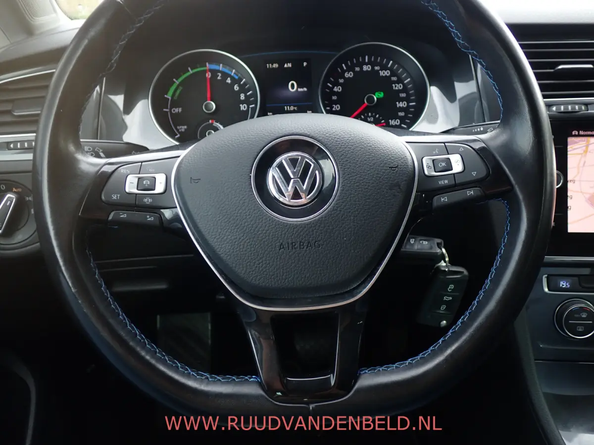 E-DITION 89%SOH // WARMTEPOMP !! CARPLAY / ACC / NAVIGATIE /