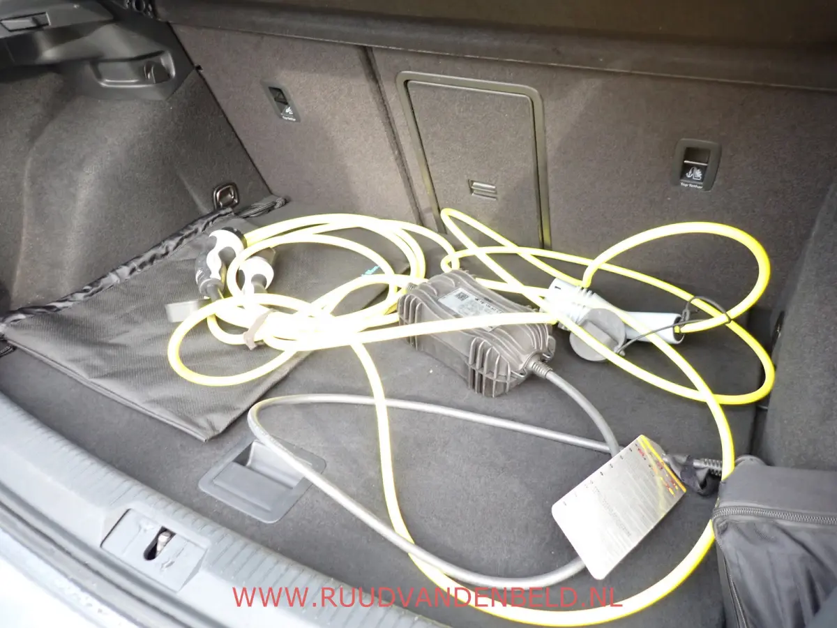 E-DITION 89%SOH // WARMTEPOMP !! CARPLAY / ACC / NAVIGATIE /