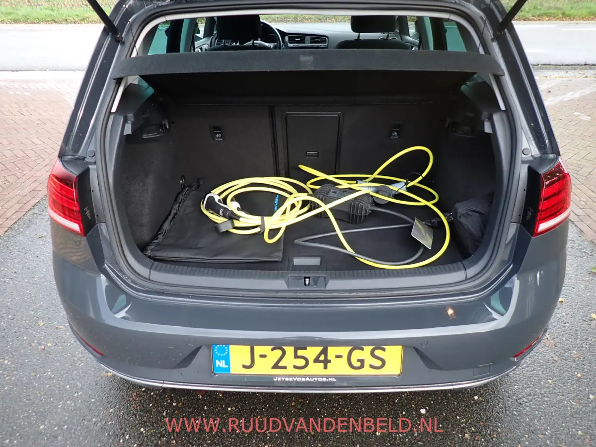 E-DITION 89%SOH // WARMTEPOMP !! CARPLAY / ACC / NAVIGATIE /