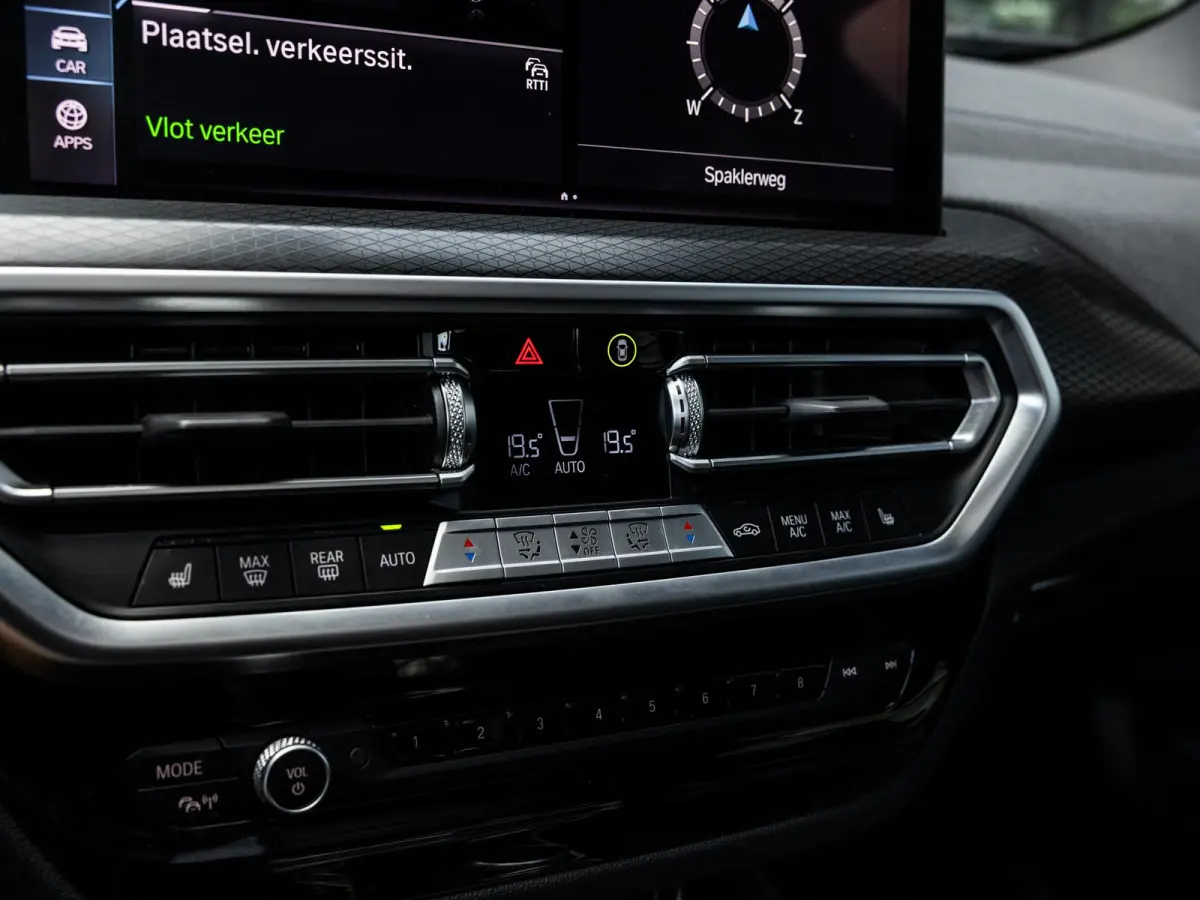 xDrive30e High Executive | M-SPORT | 20 INCH | HARMAN KARDON | PANORAMA/SCHUIF-KANTELDAK | ADAPTIVE CRUISE CONTROL | HEAD-UP | STOELMEMORY | KEYLESS | SOPHISTOGRAU |