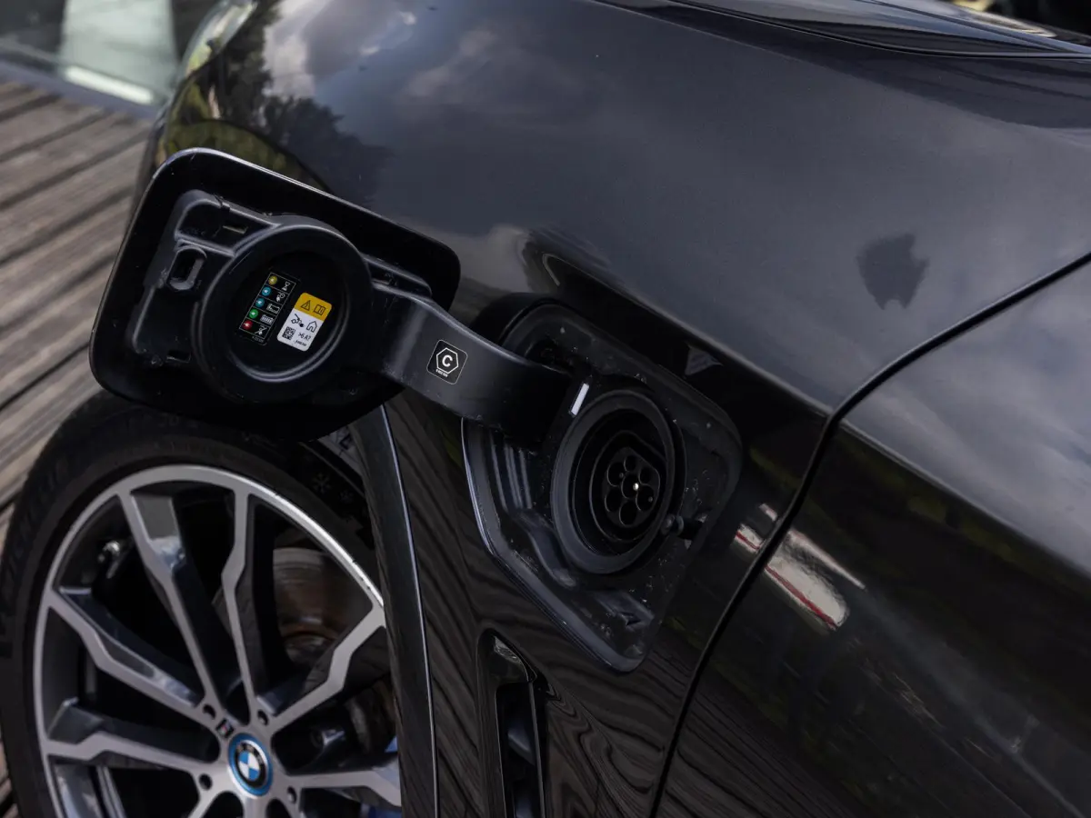 xDrive30e High Executive | M-SPORT | 20 INCH | HARMAN KARDON | PANORAMA/SCHUIF-KANTELDAK | ADAPTIVE CRUISE CONTROL | HEAD-UP | STOELMEMORY | KEYLESS | SOPHISTOGRAU |