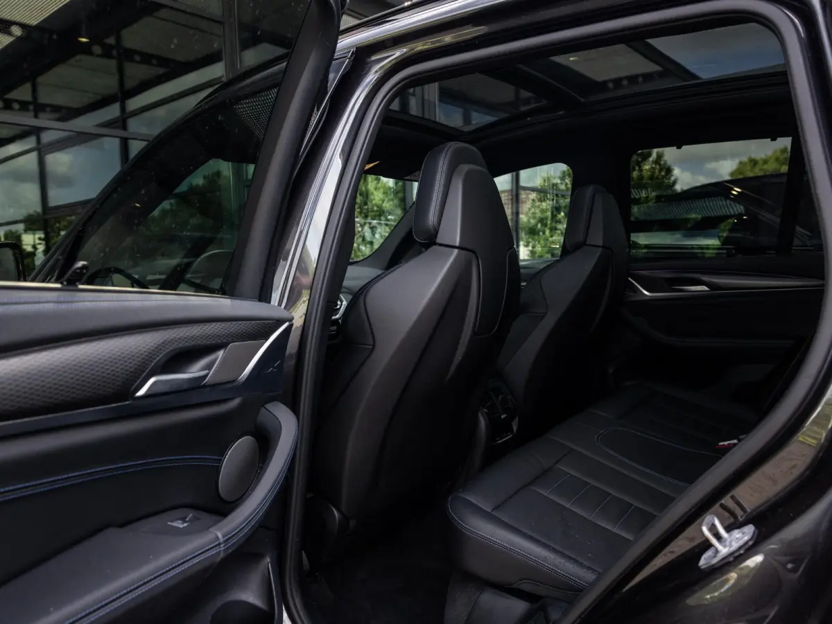 xDrive30e High Executive | M-SPORT | 20 INCH | HARMAN KARDON | PANORAMA/SCHUIF-KANTELDAK | ADAPTIVE CRUISE CONTROL | HEAD-UP | STOELMEMORY | KEYLESS | SOPHISTOGRAU |
