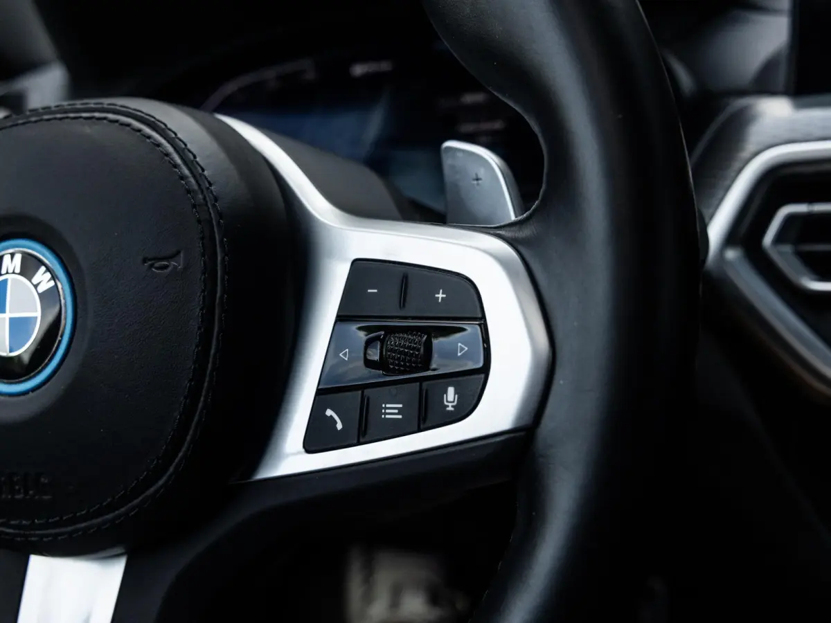 xDrive30e High Executive | M-SPORT | 20 INCH | HARMAN KARDON | PANORAMA/SCHUIF-KANTELDAK | ADAPTIVE CRUISE CONTROL | HEAD-UP | STOELMEMORY | KEYLESS | SOPHISTOGRAU |