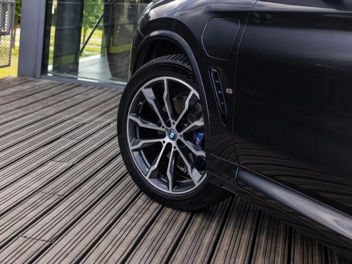 xDrive30e High Executive | M-SPORT | 20 INCH | HARMAN KARDON | PANORAMA/SCHUIF-KANTELDAK | ADAPTIVE CRUISE CONTROL | HEAD-UP | STOELMEMORY | KEYLESS | SOPHISTOGRAU |