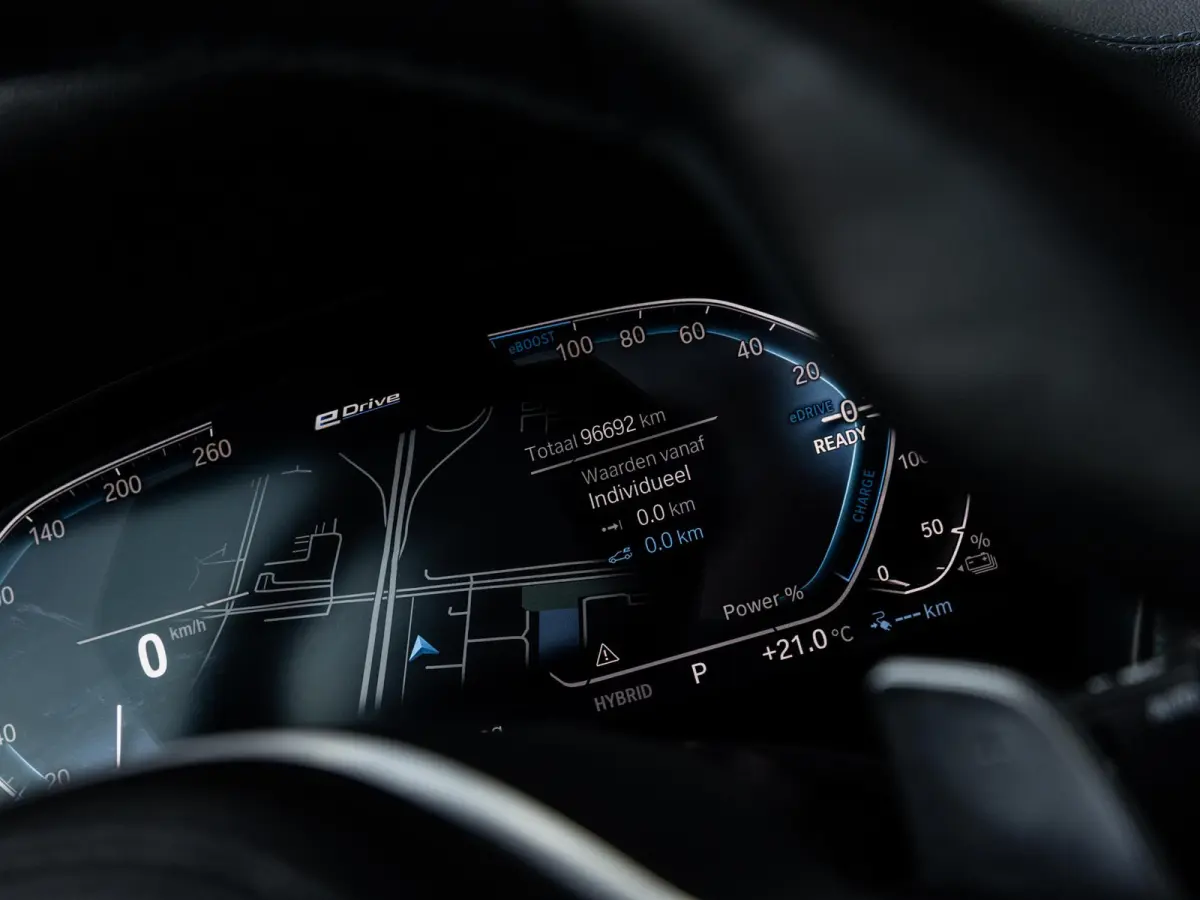 xDrive30e High Executive | M-SPORT | 20 INCH | HARMAN KARDON | PANORAMA/SCHUIF-KANTELDAK | ADAPTIVE CRUISE CONTROL | HEAD-UP | STOELMEMORY | KEYLESS | SOPHISTOGRAU |