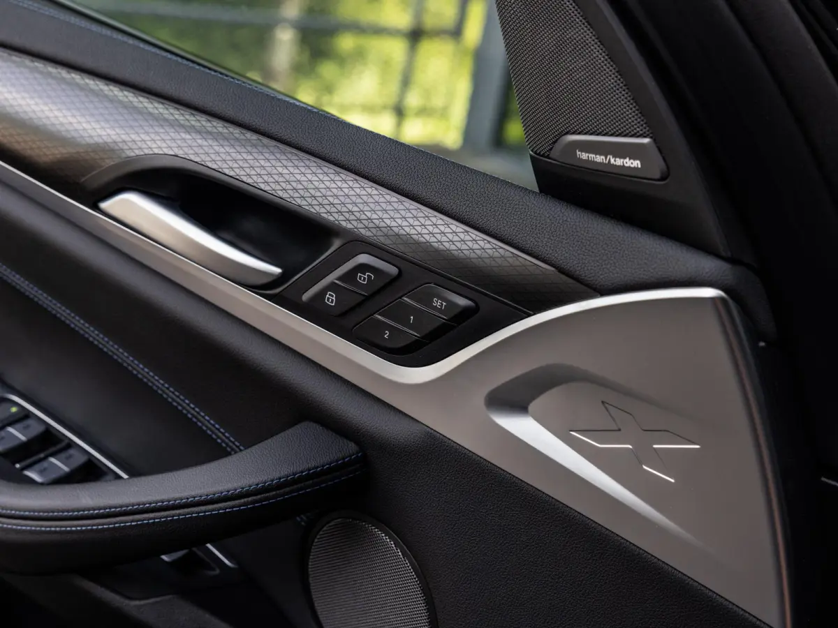 xDrive30e High Executive | M-SPORT | 20 INCH | HARMAN KARDON | PANORAMA/SCHUIF-KANTELDAK | ADAPTIVE CRUISE CONTROL | HEAD-UP | STOELMEMORY | KEYLESS | SOPHISTOGRAU |
