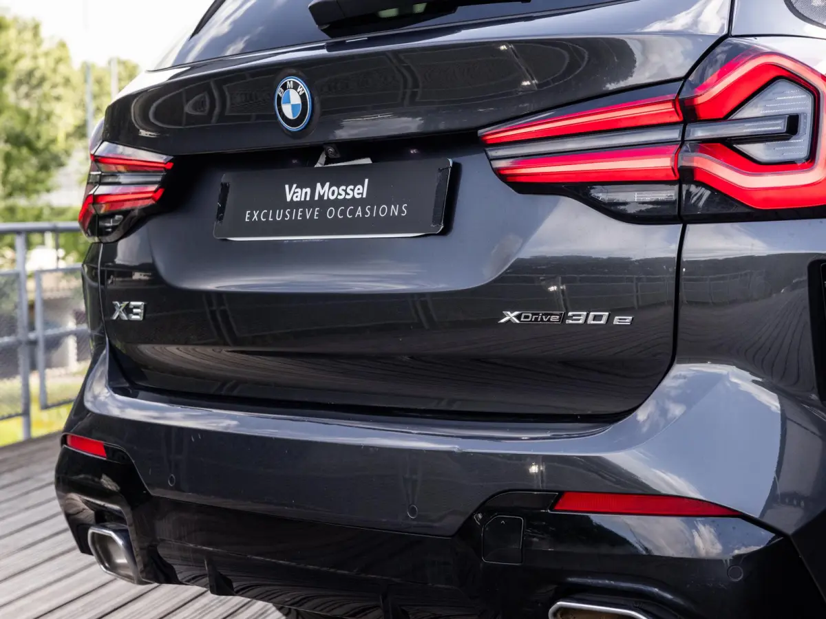 xDrive30e High Executive | M-SPORT | 20 INCH | HARMAN KARDON | PANORAMA/SCHUIF-KANTELDAK | ADAPTIVE CRUISE CONTROL | HEAD-UP | STOELMEMORY | KEYLESS | SOPHISTOGRAU |