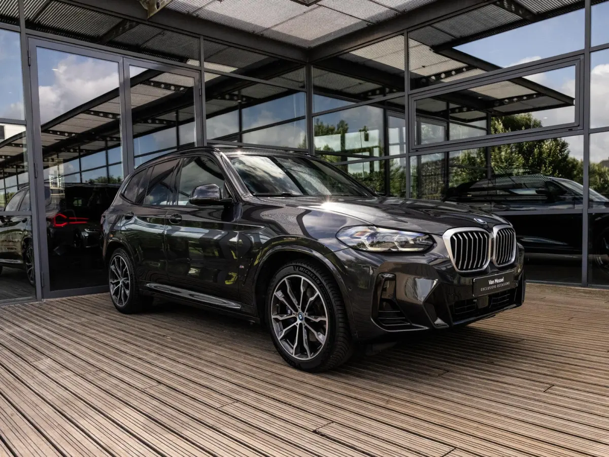 xDrive30e High Executive | M-SPORT | 20 INCH | HARMAN KARDON | PANORAMA/SCHUIF-KANTELDAK | ADAPTIVE CRUISE CONTROL | HEAD-UP | STOELMEMORY | KEYLESS | SOPHISTOGRAU |