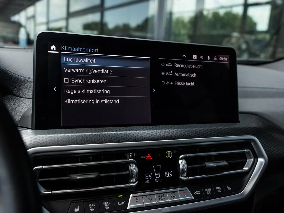 xDrive30e High Executive | M-SPORT | 20 INCH | HARMAN KARDON | PANORAMA/SCHUIF-KANTELDAK | ADAPTIVE CRUISE CONTROL | HEAD-UP | STOELMEMORY | KEYLESS | SOPHISTOGRAU |