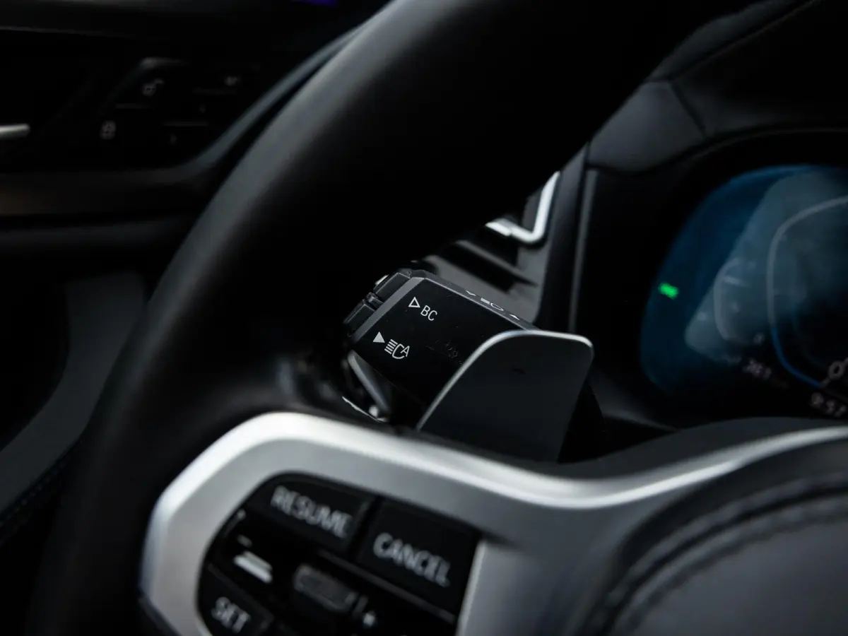 xDrive30e High Executive | M-SPORT | 20 INCH | HARMAN KARDON | PANORAMA/SCHUIF-KANTELDAK | ADAPTIVE CRUISE CONTROL | HEAD-UP | STOELMEMORY | KEYLESS | SOPHISTOGRAU |