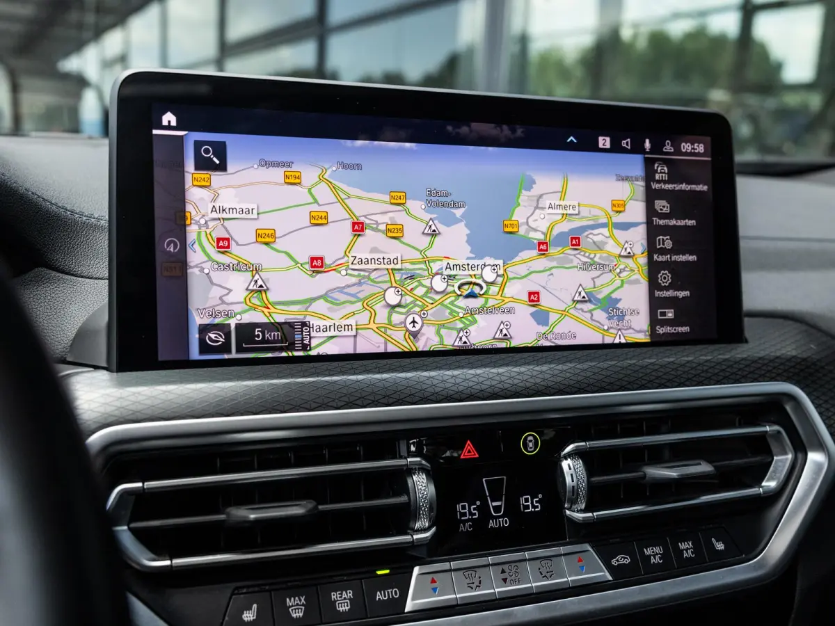 xDrive30e High Executive | M-SPORT | 20 INCH | HARMAN KARDON | PANORAMA/SCHUIF-KANTELDAK | ADAPTIVE CRUISE CONTROL | HEAD-UP | STOELMEMORY | KEYLESS | SOPHISTOGRAU |