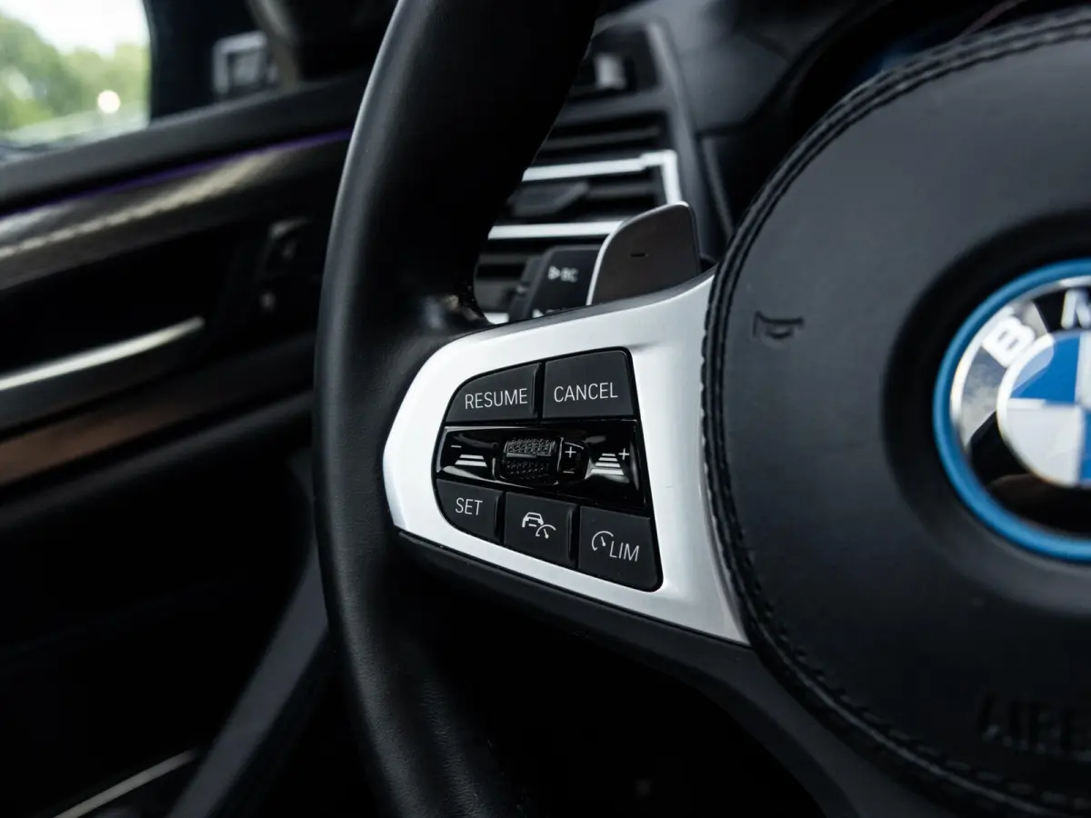xDrive30e High Executive | M-SPORT | 20 INCH | HARMAN KARDON | PANORAMA/SCHUIF-KANTELDAK | ADAPTIVE CRUISE CONTROL | HEAD-UP | STOELMEMORY | KEYLESS | SOPHISTOGRAU |