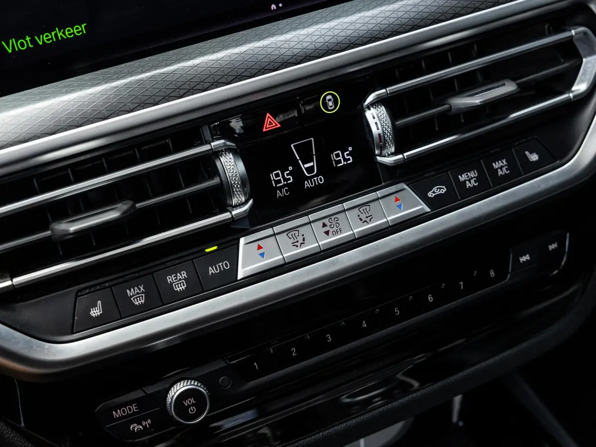 xDrive30e High Executive | M-SPORT | 20 INCH | HARMAN KARDON | PANORAMA/SCHUIF-KANTELDAK | ADAPTIVE CRUISE CONTROL | HEAD-UP | STOELMEMORY | KEYLESS | SOPHISTOGRAU |