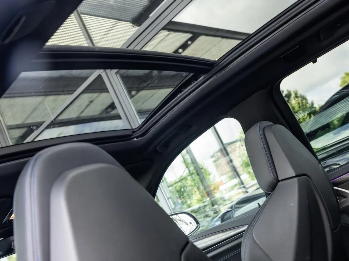 xDrive30e High Executive | M-SPORT | 20 INCH | HARMAN KARDON | PANORAMA/SCHUIF-KANTELDAK | ADAPTIVE CRUISE CONTROL | HEAD-UP | STOELMEMORY | KEYLESS | SOPHISTOGRAU |