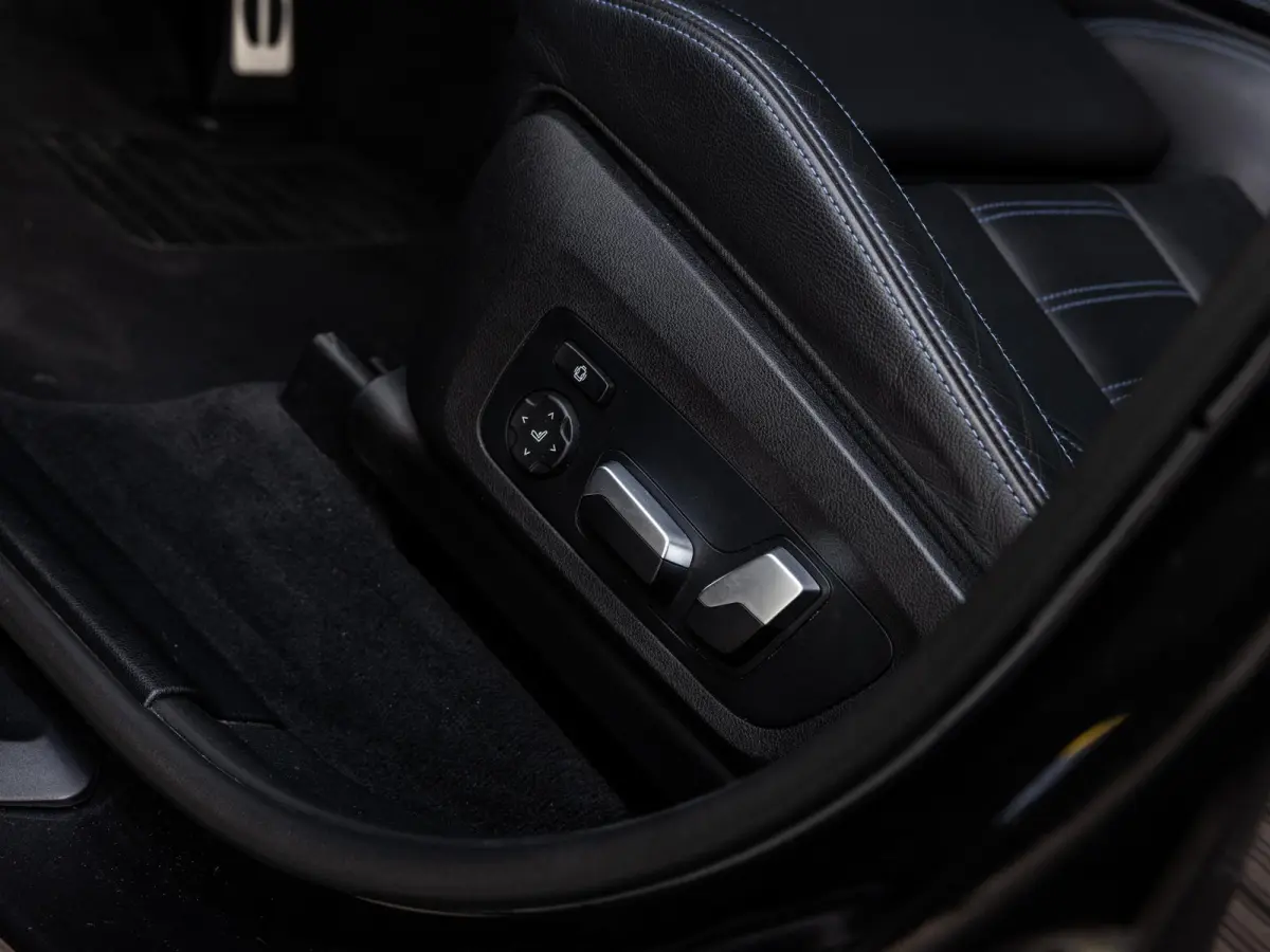 xDrive30e High Executive | M-SPORT | 20 INCH | HARMAN KARDON | PANORAMA/SCHUIF-KANTELDAK | ADAPTIVE CRUISE CONTROL | HEAD-UP | STOELMEMORY | KEYLESS | SOPHISTOGRAU |