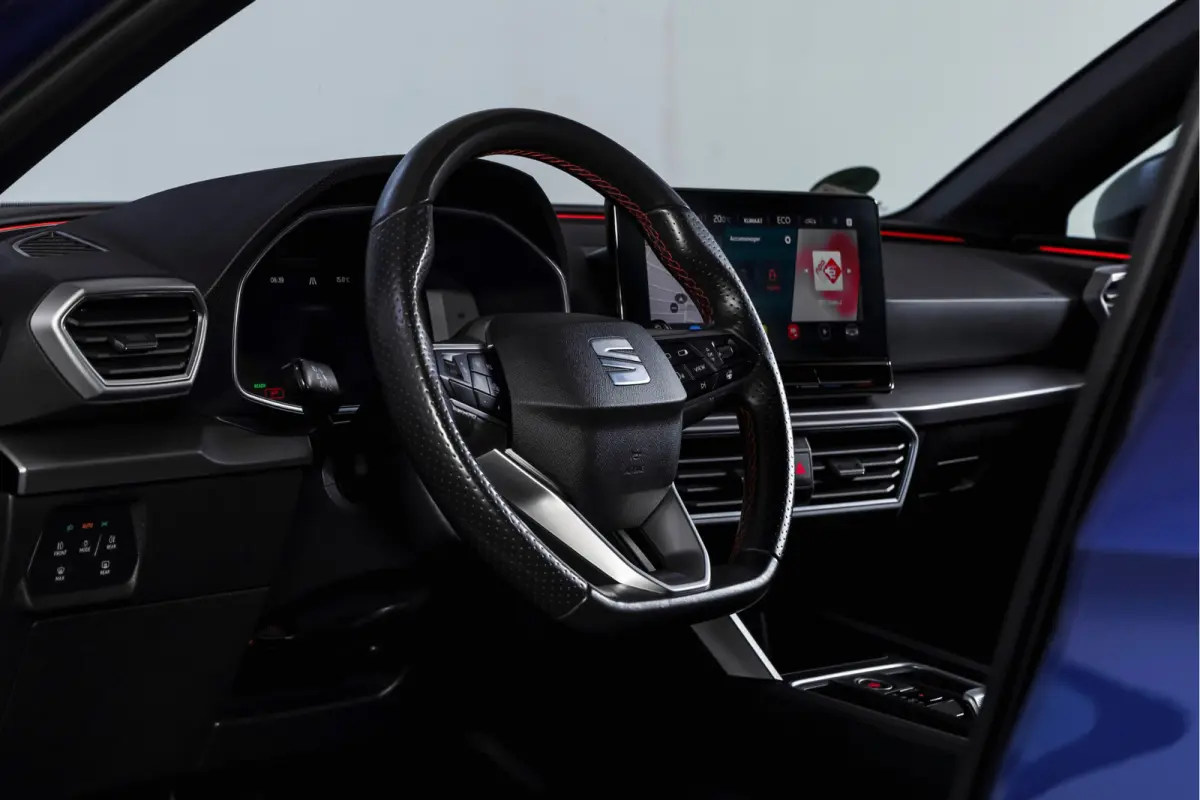 1.4 TSI eHybrid PHEV FR | Dig. Cockpit | Cruise | Stoel-+Stuurverw. | PDC | Camera | NAV + Carplay / Android | ECC | LM 17" |