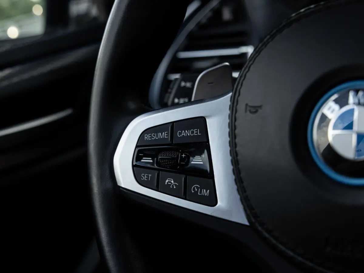 xDrive30e High Executive | M-SPORT | 20 INCH M-SPORT | PANORAMA/SCHUIF-KANTELDAK | ADAPTIVE CRUISE CONTROL | HARMAN KARDON | STOELMEMORY | KEYLESS | HEAD-UP | MINRALWEISS METALLIC |
