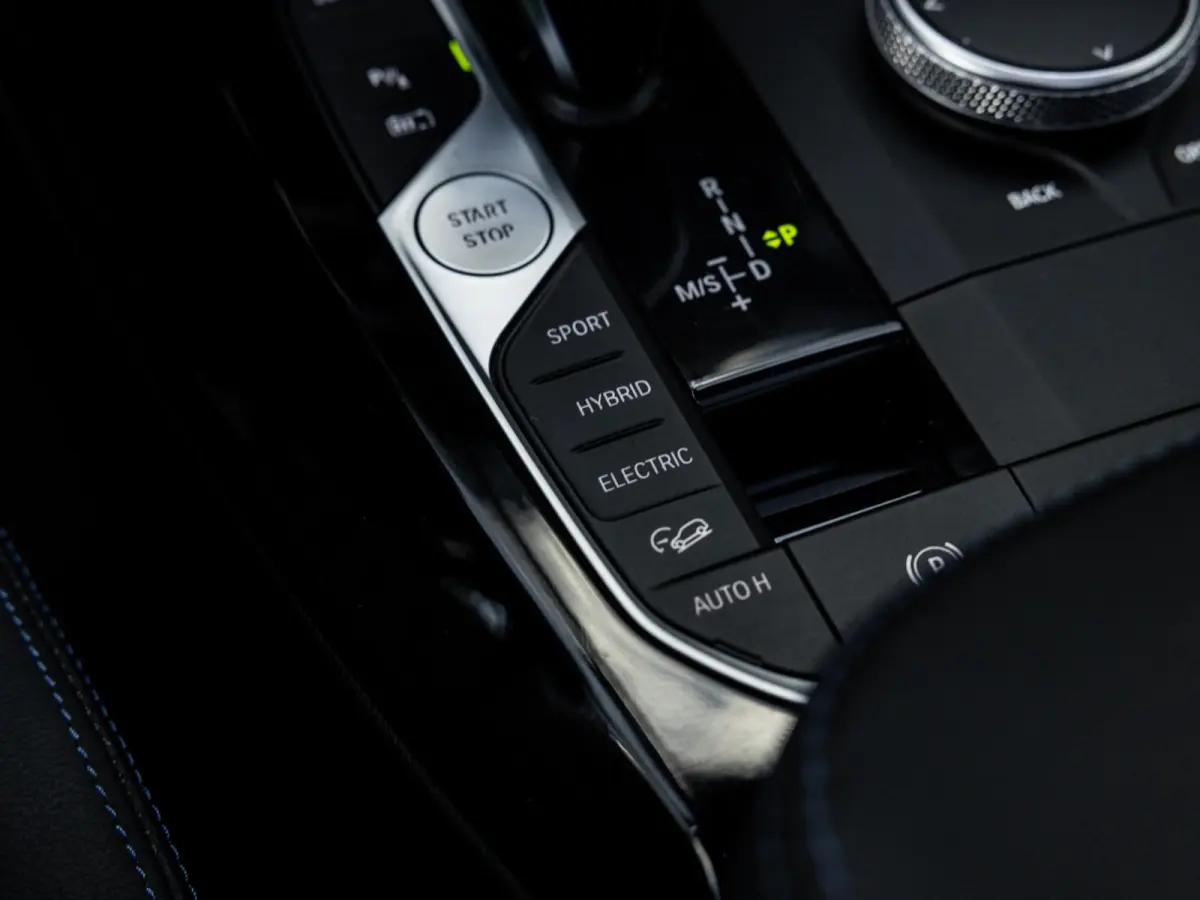 xDrive30e High Executive | M-SPORT | 20 INCH M-SPORT | PANORAMA/SCHUIF-KANTELDAK | ADAPTIVE CRUISE CONTROL | HARMAN KARDON | STOELMEMORY | KEYLESS | HEAD-UP | MINRALWEISS METALLIC |