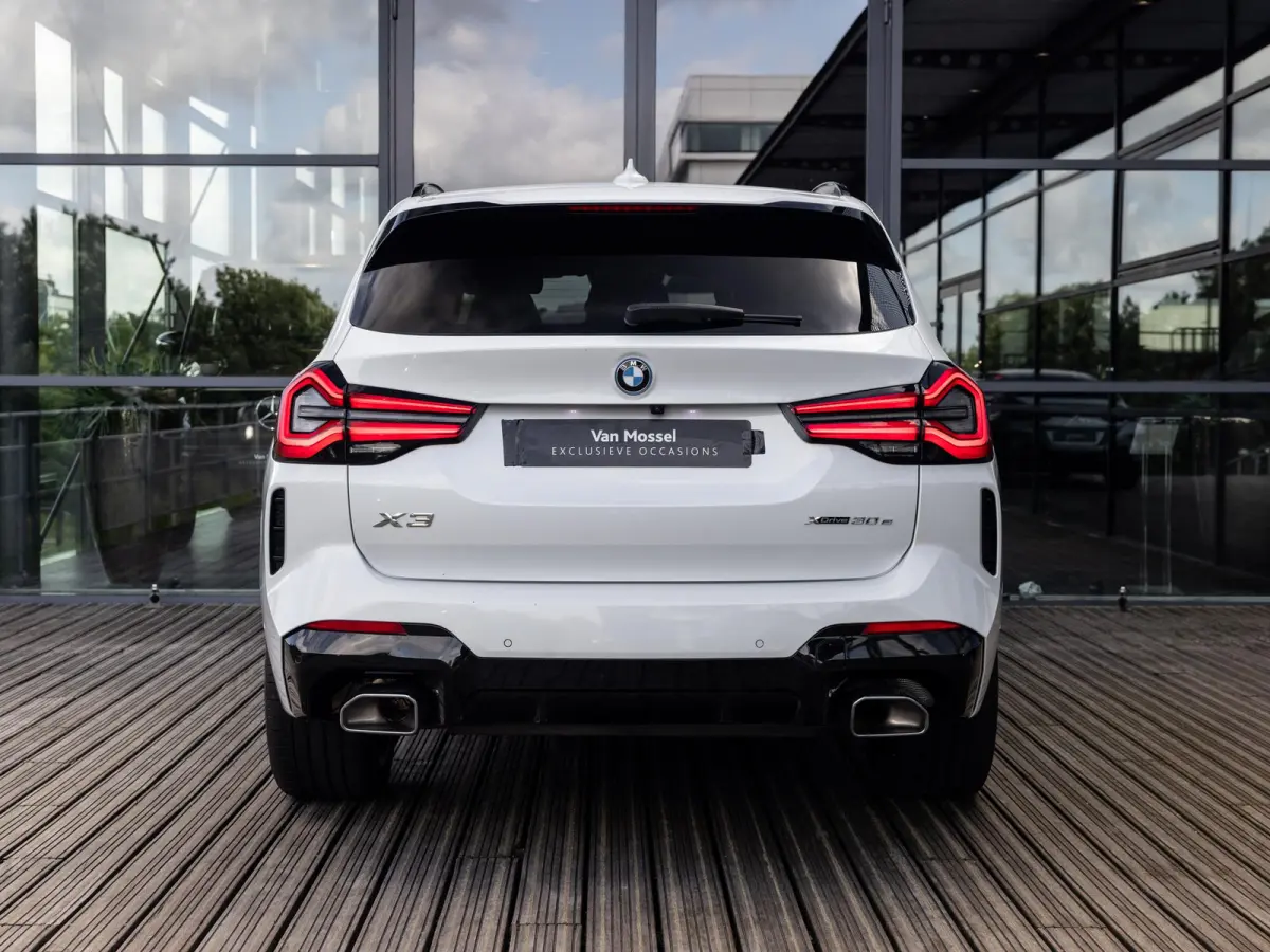 xDrive30e High Executive | M-SPORT | 20 INCH M-SPORT | PANORAMA/SCHUIF-KANTELDAK | ADAPTIVE CRUISE CONTROL | HARMAN KARDON | STOELMEMORY | KEYLESS | HEAD-UP | MINRALWEISS METALLIC |