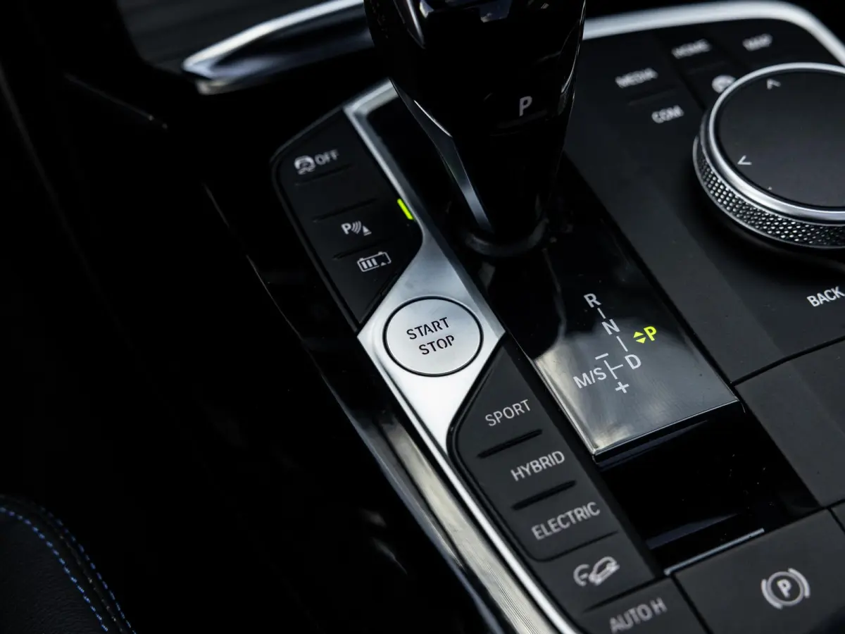 xDrive30e High Executive | M-SPORT | 20 INCH M-SPORT | PANORAMA/SCHUIF-KANTELDAK | ADAPTIVE CRUISE CONTROL | HARMAN KARDON | STOELMEMORY | KEYLESS | HEAD-UP | MINRALWEISS METALLIC |