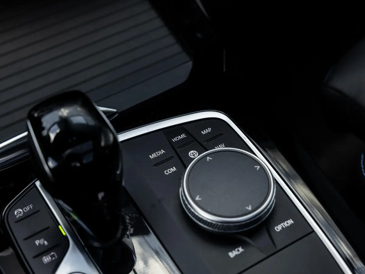 xDrive30e High Executive | M-SPORT | 20 INCH M-SPORT | PANORAMA/SCHUIF-KANTELDAK | ADAPTIVE CRUISE CONTROL | HARMAN KARDON | STOELMEMORY | KEYLESS | HEAD-UP | MINRALWEISS METALLIC |