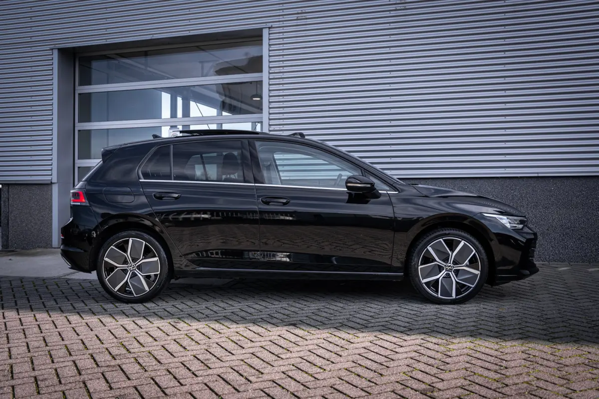 1.5 eHybrid Style Edition | Achteruitrijcamera | Airco (automatisch) | Elektrisch glazen panorama-dak
