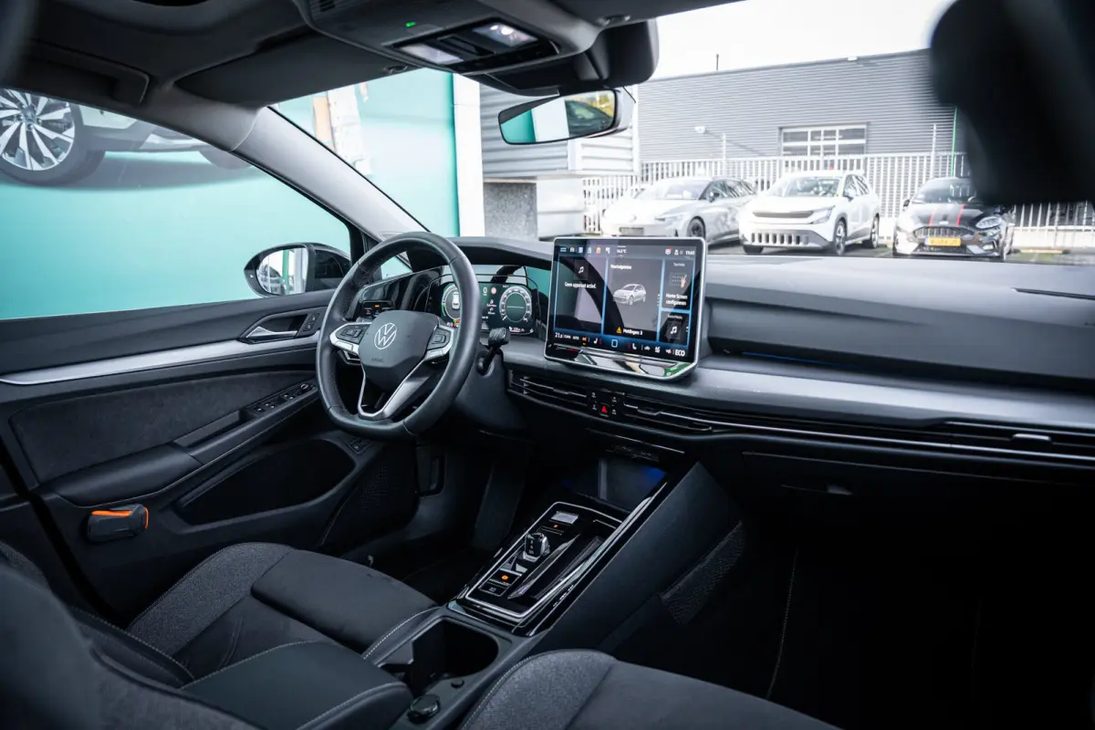 1.5 eHybrid Style Edition | Achteruitrijcamera | Airco (automatisch) | Elektrisch glazen panorama-dak