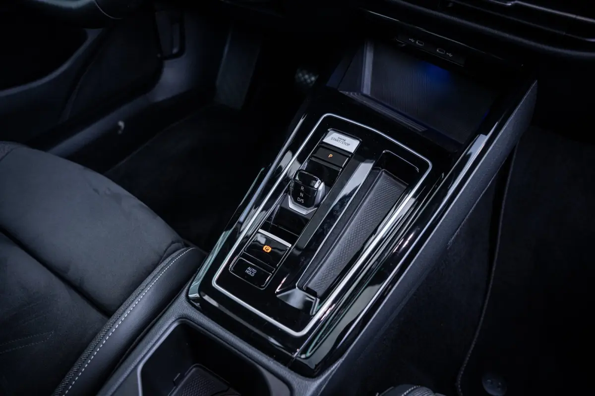 1.5 eHybrid Style Edition | Achteruitrijcamera | Airco (automatisch) | Elektrisch glazen panorama-dak