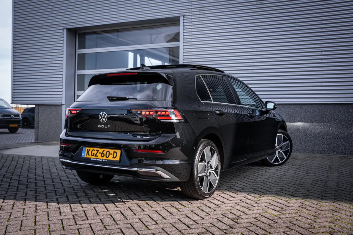 1.5 eHybrid Style Edition | Achteruitrijcamera | Airco (automatisch) | Elektrisch glazen panorama-dak