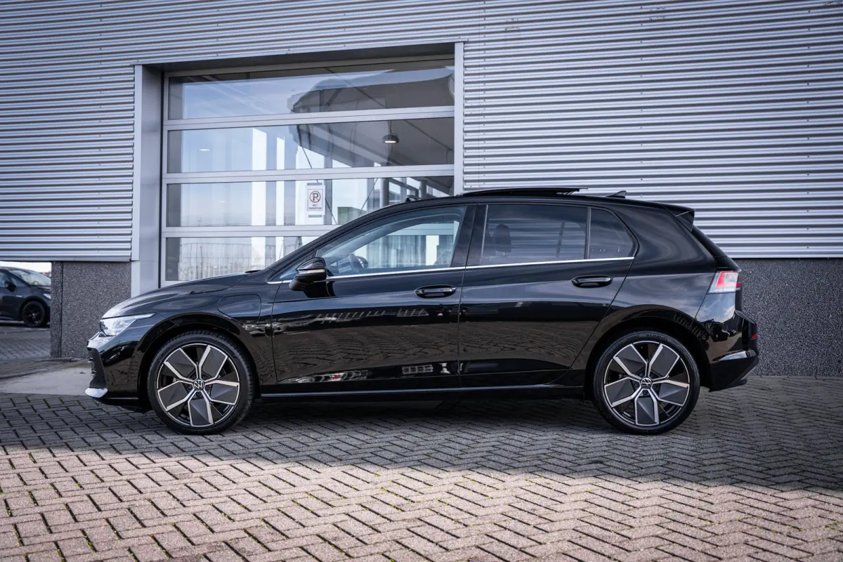1.5 eHybrid Style Edition | Achteruitrijcamera | Airco (automatisch) | Elektrisch glazen panorama-dak