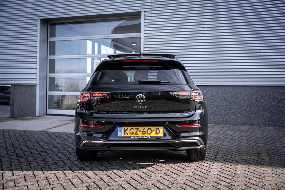 1.5 eHybrid Style Edition | Achteruitrijcamera | Airco (automatisch) | Elektrisch glazen panorama-dak