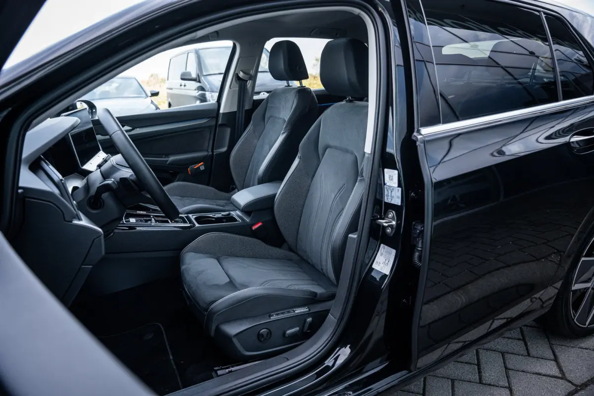 1.5 eHybrid Style Edition | Achteruitrijcamera | Airco (automatisch) | Elektrisch glazen panorama-dak