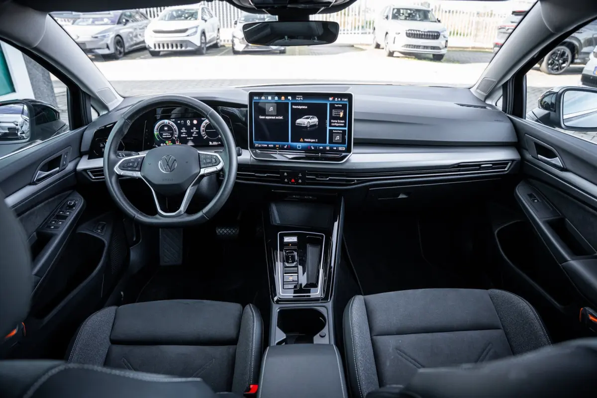 1.5 eHybrid Style Edition | Achteruitrijcamera | Airco (automatisch) | Elektrisch glazen panorama-dak